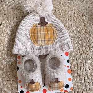 PUMPKIN Baby hat & booties set